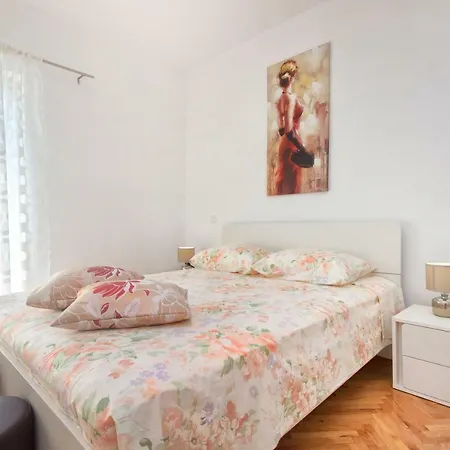 Milena Villa *