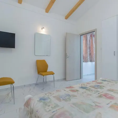 Milena * Brodarica (Sibenik-Knin)