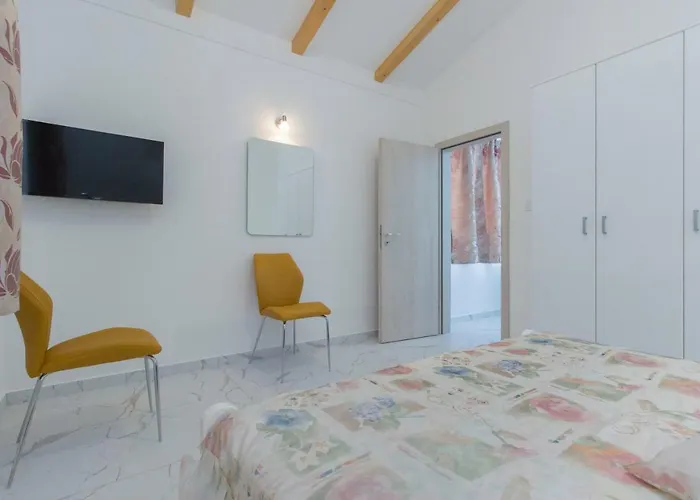 Milena * Brodarica (Sibenik-Knin)